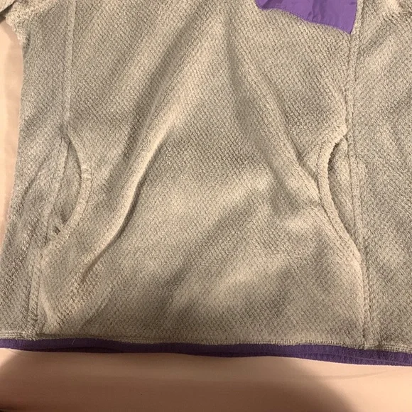 🚫🚫SOLD🚫🚫 Gray Patagonia with Purple Accents - Picture 6 of 8